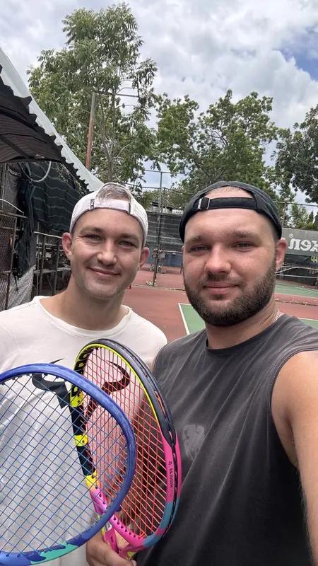 Mikhail Berdnikov победил(а) в жестком спарринге Evgeny Domnushkin со счетом 6:2, 1:3