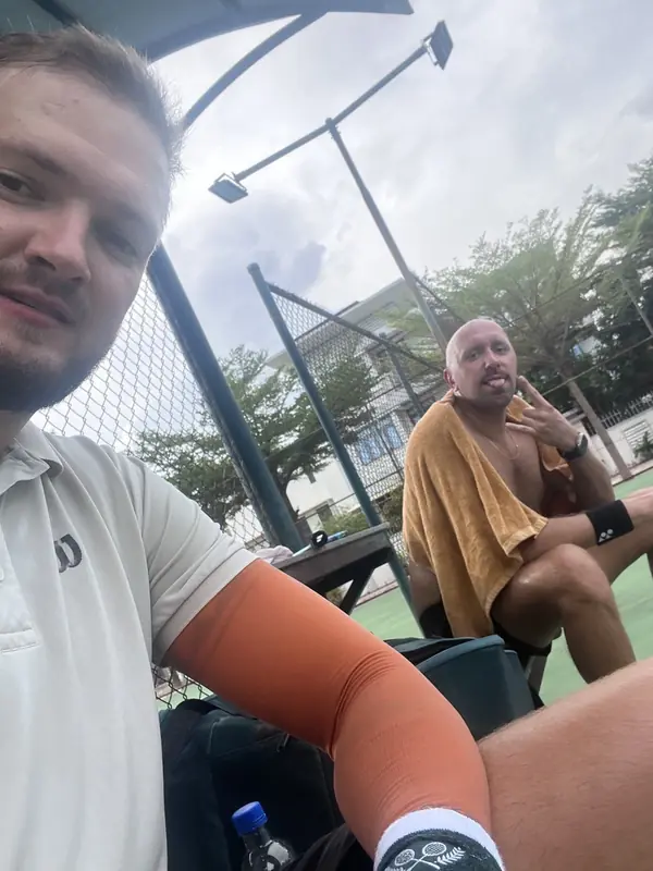 Artem Semenov победил(а) в жестком спарринге Artur Zakharov со счетом 6:1, 5:7, 6:1