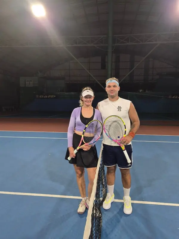 Mikhail Berdnikov выиграл(а) в спарринге у Anastasiia Akinshina со счетом 6:2, 6:0
