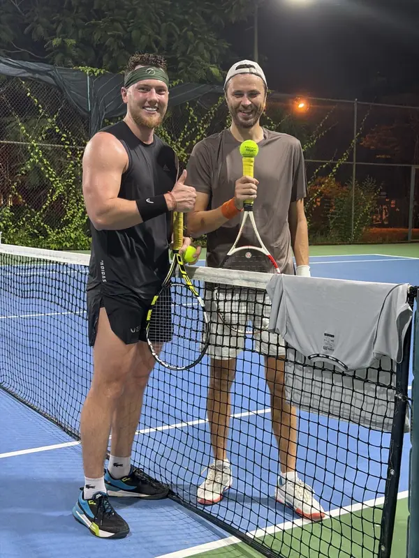 Andrey Elesin выиграл(а) в спарринге у Vladimir Cherepanov со счетом 6:4, 6:4